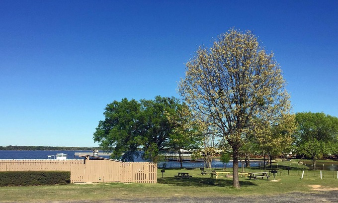 Alba Hotel | Lake Fork Resort