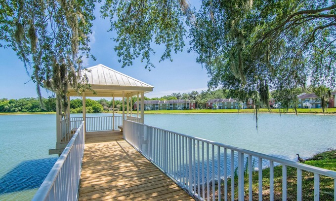 Brandon Condo | Lake Front - 1 bedroom w/a den 1 bath