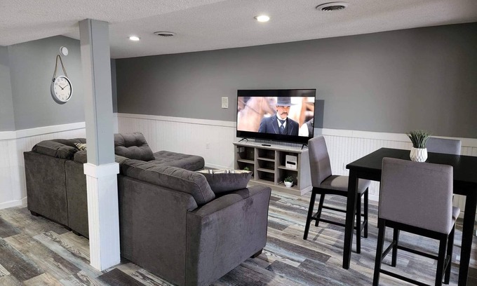 Marion Apartment | Lake Front 2-bedroom,1 bath ground floor apartment! Dock and Kayaks included!