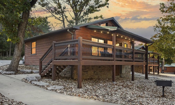 Indian Point Cabin | Lake Front Cabin On Indian Point! Boat Slip Rental