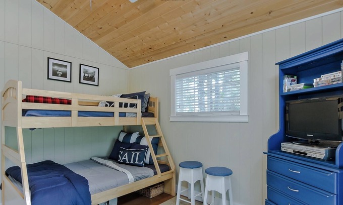 Central Alberta House | Lake front Cabin with a view