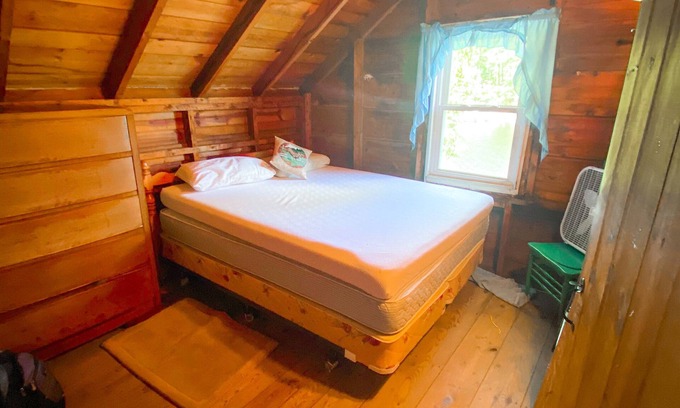 Windham Cottage | Lake Front Cottage with Private Sandy Beach & Beautiful Sunsets