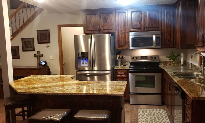 Breezy Point House | LAKE FRONT FAMILY FRIENDLY HOME W/IN BREEZY PT RESORT* PELICAN LAKE*LARGE DOCK