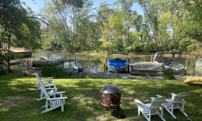 Shorewood House | Lake front Home in the heart of Excelsior! Pets ok. Short 10 min walk into town