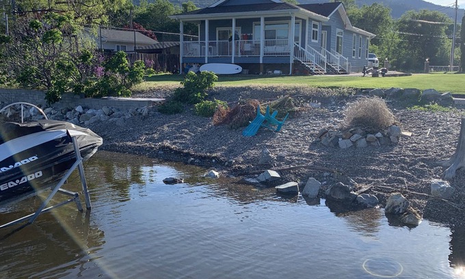 Okanagan-Similkameen House | Lake front home in Wine Country