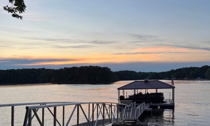 Clarksville House | Lake Front Home on Buggs Island/Kerr Lake Close to Bluestone Boat Ramp!
