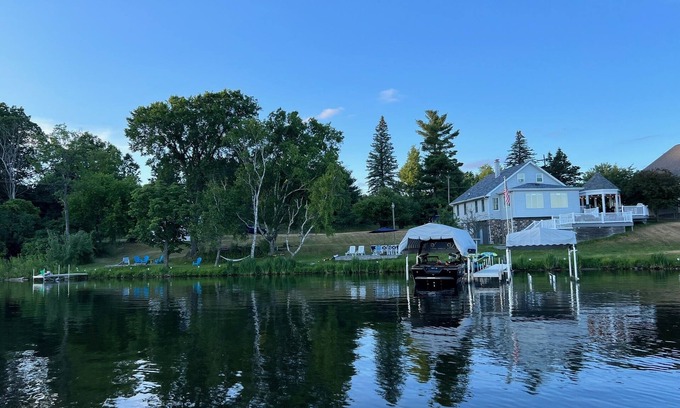 Mecosta House | Lake Front House on Tri-Lakes, championship golf, kayaks, paddle boards, pontoon