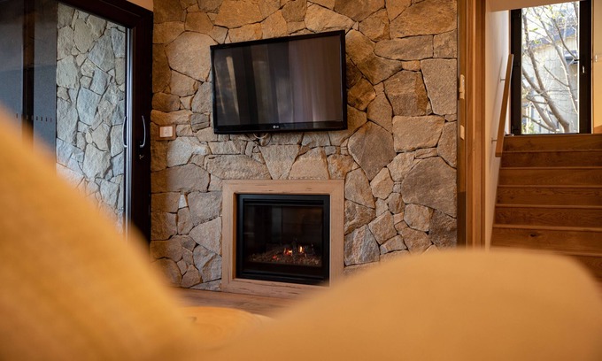 East Jindabyne Apartment | Lake Front Living New and Cosy seperate ground floor appartment