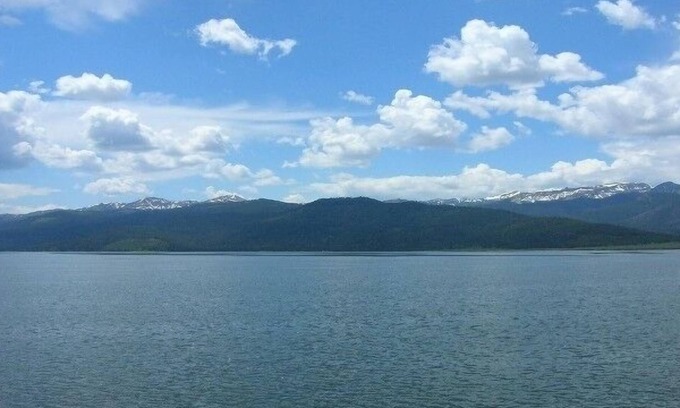 West Yellowstone Cabin | Lake Front Log Cabin with Boat Slip