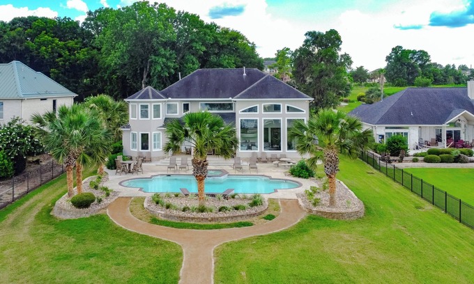 Montgomery House | Lake Front Luxury Estate featuring a swimming pool and hot tub on Lake Conroe!