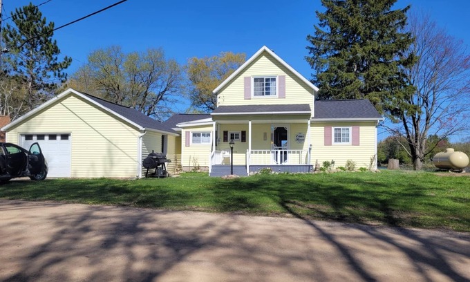 Ogemaw County Cottage | Lake Front on Little Clear Lake- Comfort Resort