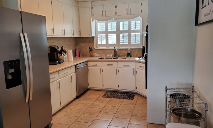 Lincoln House | Lake Front Retreat! Sleeps 10