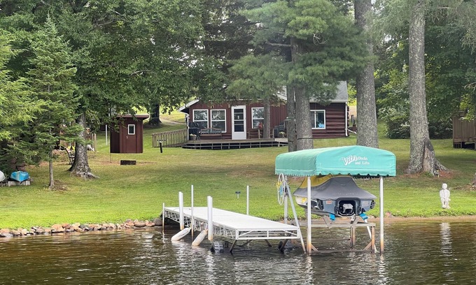 Clam Lake Cabin | Lake Front Rustic Log Cabin in the heart of Chequamegon National Forest
