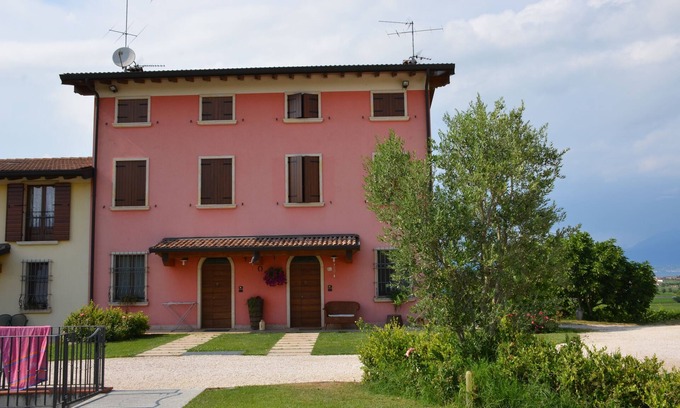 Pozzolengo House | Lake Garda holiday home with panoramic views, 5km from Peschiera del Garda