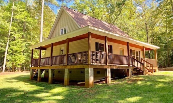 Macon House | Lake Gaston Offshore Oasis! Cabin on huge property