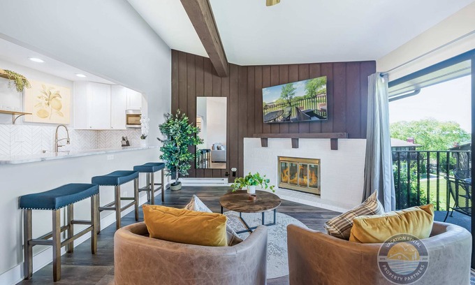 Lake Geneva Condo | Lake Geneva Gem: Luxury, Comfort & Prime Location