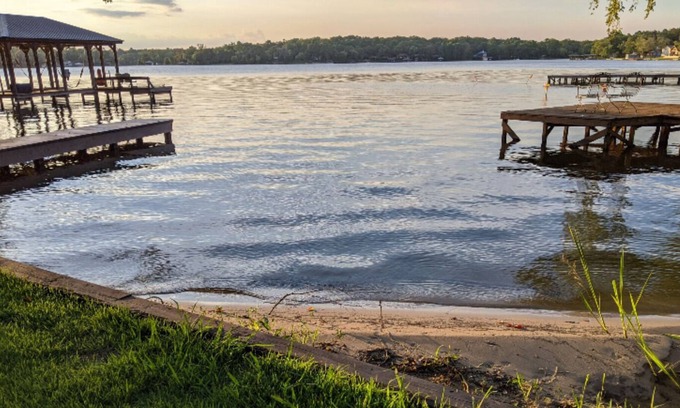 Murchison House | Lake Getaway in Murchison