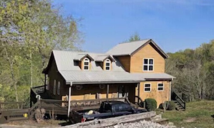 Byrdstown House | Lake getaway less than 1 mile from Dale Hollow lake.