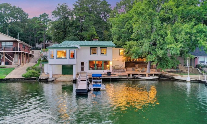 Piney House | Lake Haven Chateau (On Lake Hamilton)