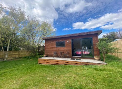 Lake Hawea House | Lake Hawea Cabin with Mountain Views- OUTDOOR BATH!