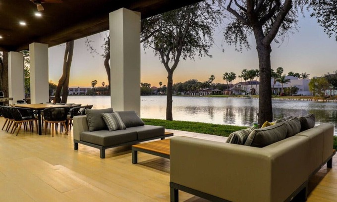 Mission House | Lake Home: Relax and Unwind in Mission Hidden Gem