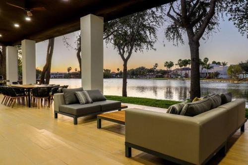 Mission House | Lake Home: Relax and Unwind in Mission Hidden Gem