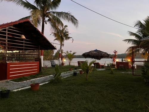 Chirayinkil House | Lake Homes