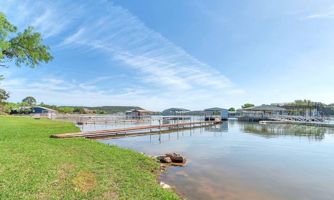 Graford House | Lake house in a quiet cove, short boat ride to Hells Gate!