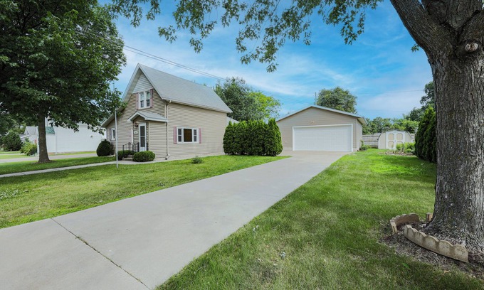 Lake City House | Lake House Mins to Mayo Clinic Hospital & Skiing!