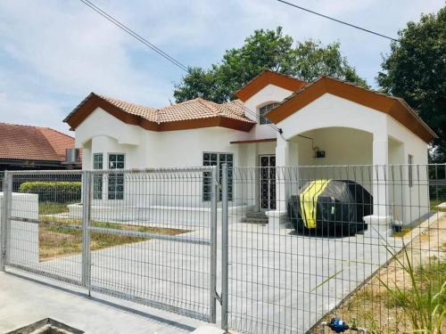 Sungai Pelek House | Lake House near Sepang Gold Coast
