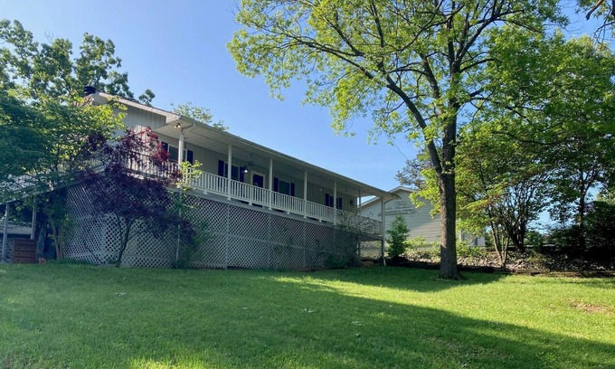 Gilbertsville House | Lake House Fishermen, Boaters, and Families 5 minutes from KY Dam Marina