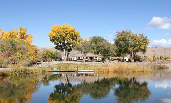 Clifton House | LAKE HOUSE on Colorado River, Friendly ANIMALS, BEACH, Wine country, VIEWS
