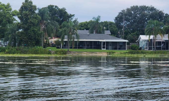 Winter Haven House | Lake House on the LEGOLAND Chain-of-Lakes with Private Pool, Beach and Boat Dock