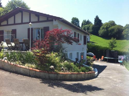Saint-Pee-sur-Nivelle Apartment | Lake House St Pee Sur Nivelle