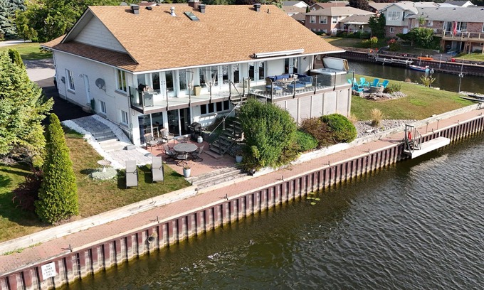 Brighton House | Lake House w/Hot tub, Boat Slip, Pool Table and Fire pit - 5 min to beach!