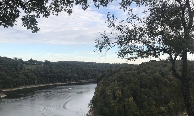 Jamestown House | Lake House with Beautifull Lake Views Five minutes to Jamestown Marina