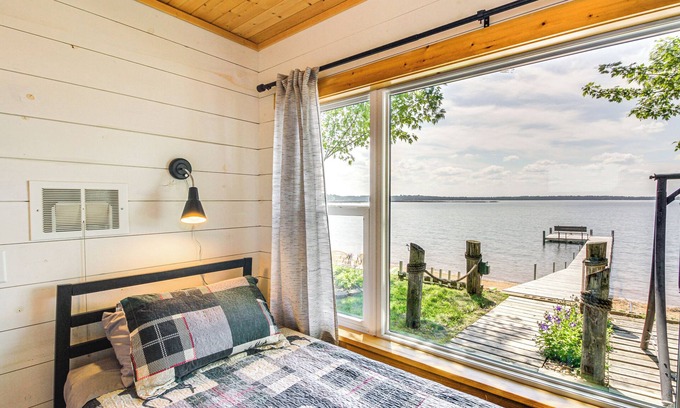 Nisswa Cottage | Lake Hubert Cabin w/Private Deck + Boat Dock