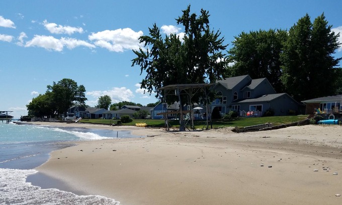 Burtchville House | LAKE HURON BEACH SUITE