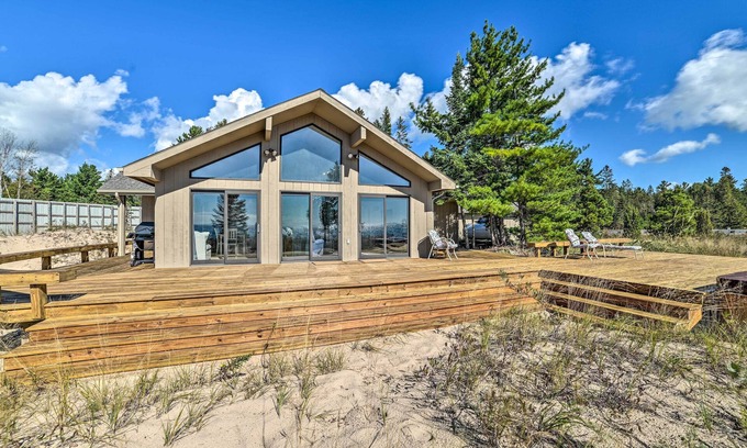 De Tour Village House | Lake Huron Home w/Direct Beach Access!