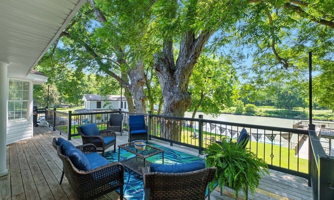 Seguin House | Lake It Easy on Lake McQueeney