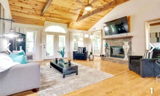 Buford House | Lake Lanier/Château E’lan 2 Mi