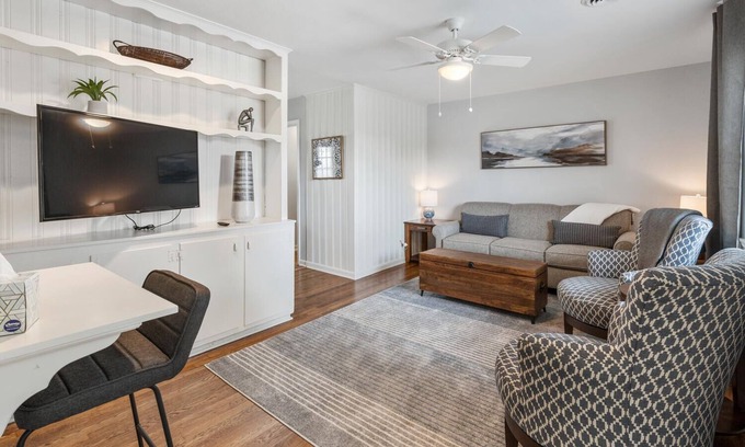 Acworth Apartment | Lake Life D - Apartment in Downtown Lake Acworth