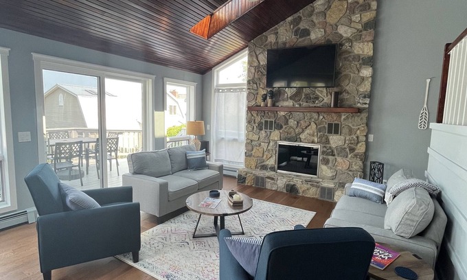 Fort Gratiot House | Lake Life! Beach Front Home