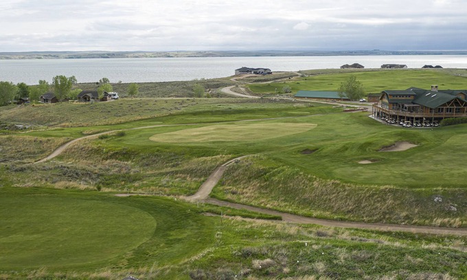 Brule House | Lake Mac House on Bayside Golf Club's 18th Hole