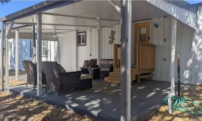 Lonergan House | Lake Mac Retreat house, boating, fishing hunting.