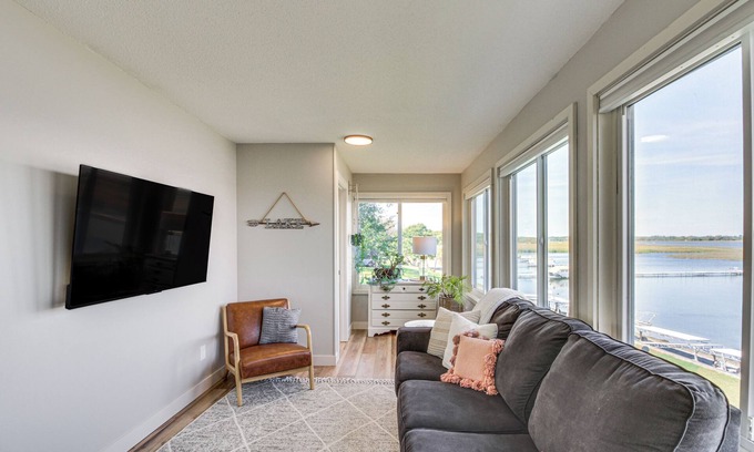 Alexandria Cottage | Lake Mary Cottage w/Private Beach & Boat Dock