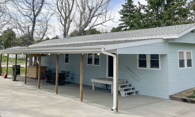 Lonergan House | Lake McConaughy Cabin within walking distance to beach!