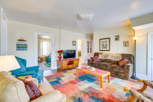 Manitowoc Apartment | Lake Michigan Vacation Rental 1 Block to Marina!