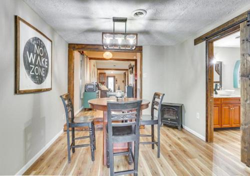 Craig Beach House | Lake Milton 1 Block From Beach With A Hot Tub