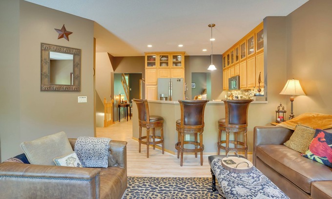 Navarre House | Lake Minnetonka Area Townhome < 1 Mi to Boat Ramp!